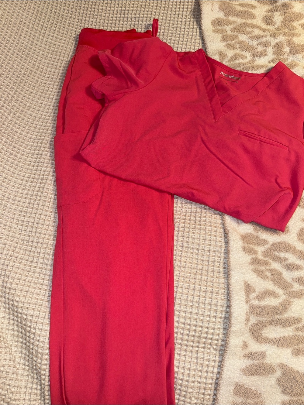 Hot Pink Mandala Women's Scrub Set Pants & Top